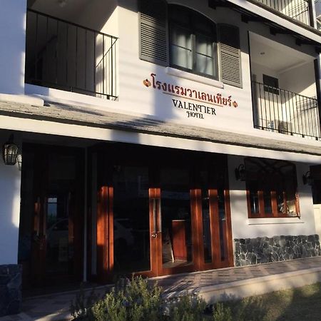 Valentier Cafe And Hotel Чиангмай Екстериор снимка