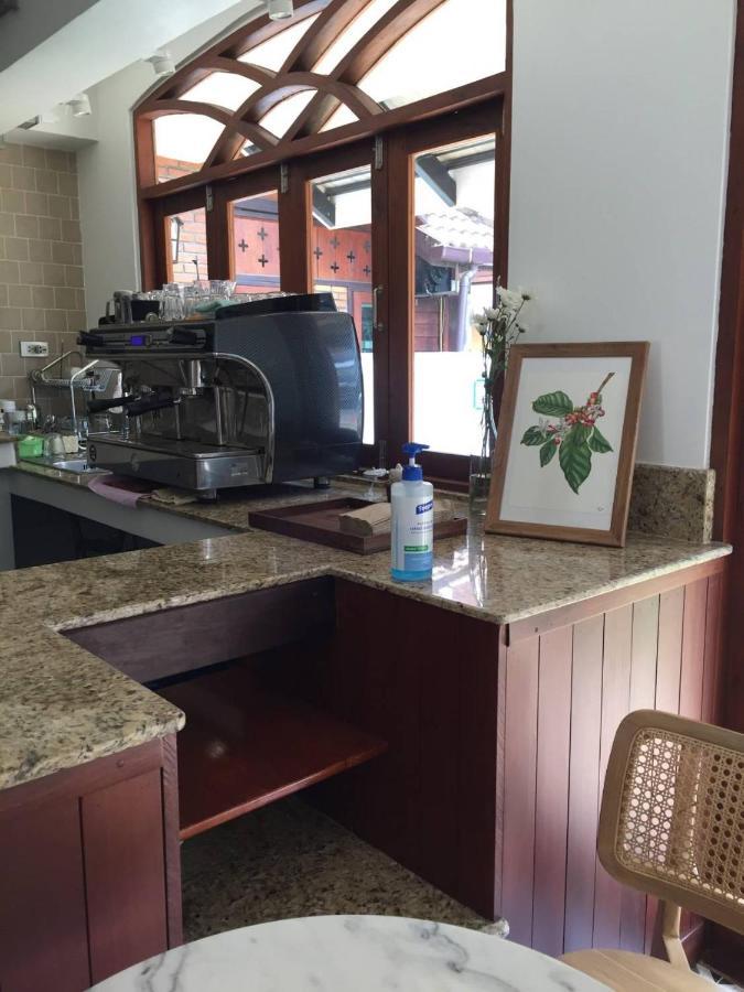 Valentier Cafe And Hotel Чиангмай Екстериор снимка