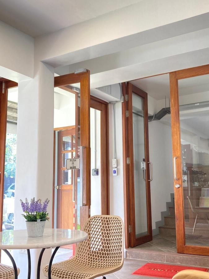 Valentier Cafe And Hotel Чиангмай Екстериор снимка
