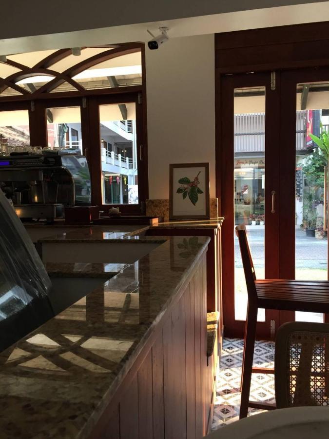 Valentier Cafe And Hotel Чиангмай Екстериор снимка