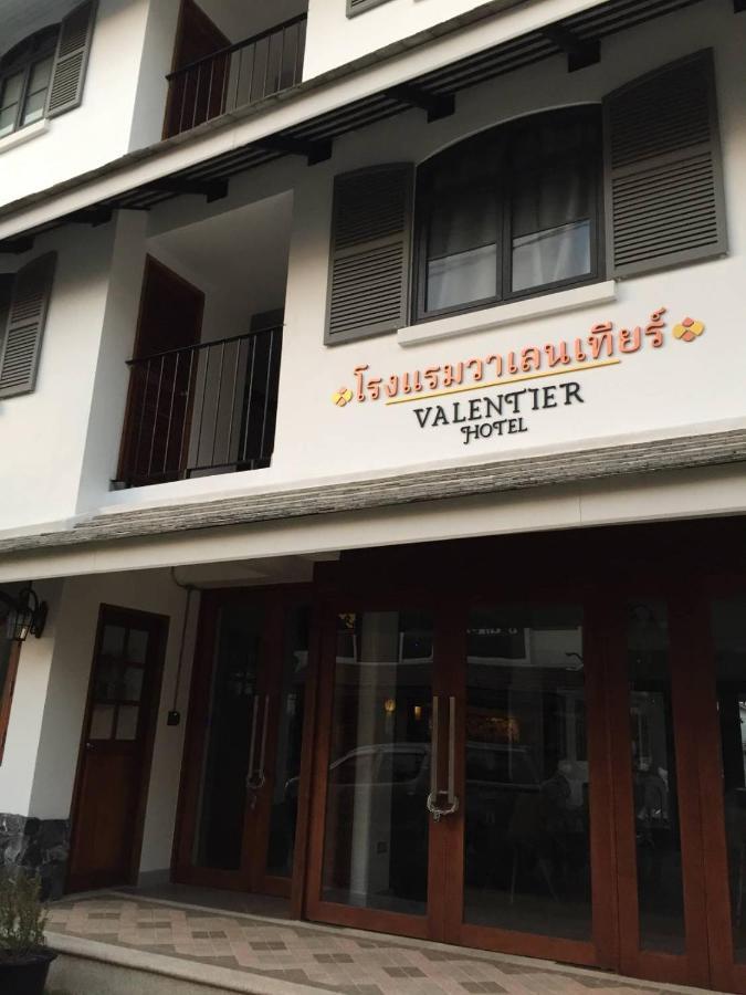 Valentier Cafe And Hotel Чиангмай Екстериор снимка