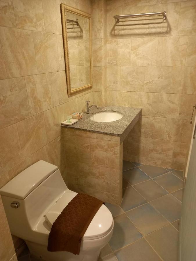 Valentier Cafe And Hotel Чиангмай Екстериор снимка