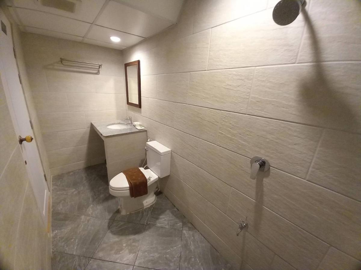 Valentier Cafe And Hotel Чиангмай Екстериор снимка