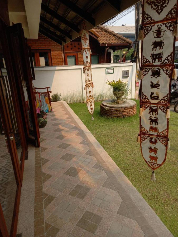 Valentier Cafe And Hotel Чиангмай Екстериор снимка