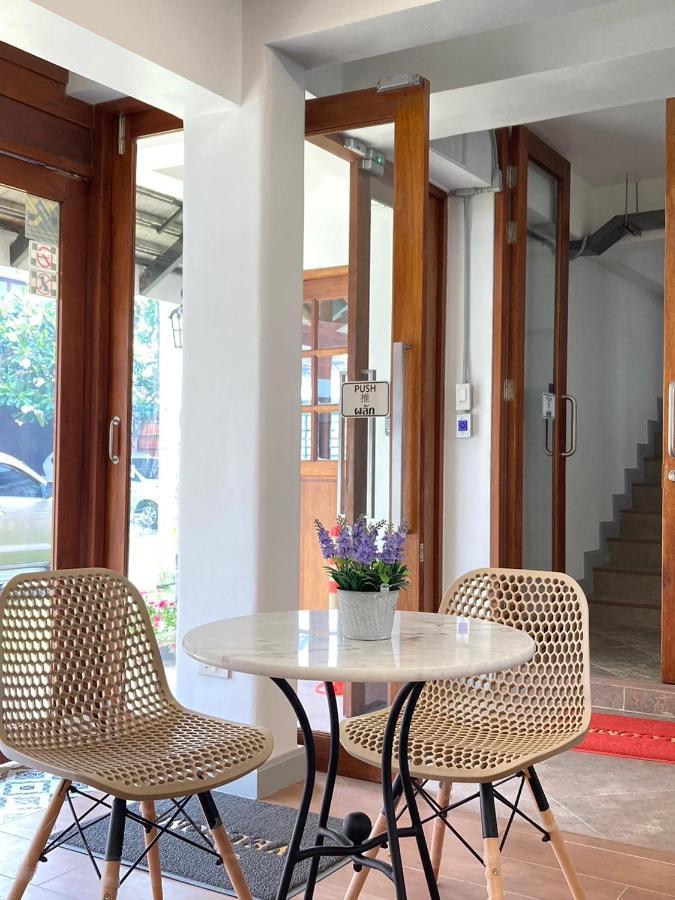Valentier Cafe And Hotel Чиангмай Екстериор снимка
