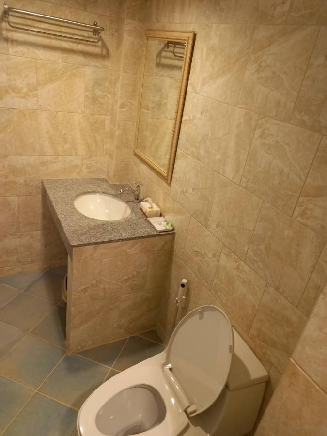 Valentier Cafe And Hotel Чиангмай Екстериор снимка