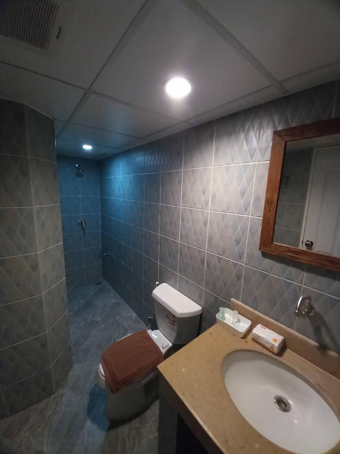 Valentier Cafe And Hotel Чиангмай Екстериор снимка