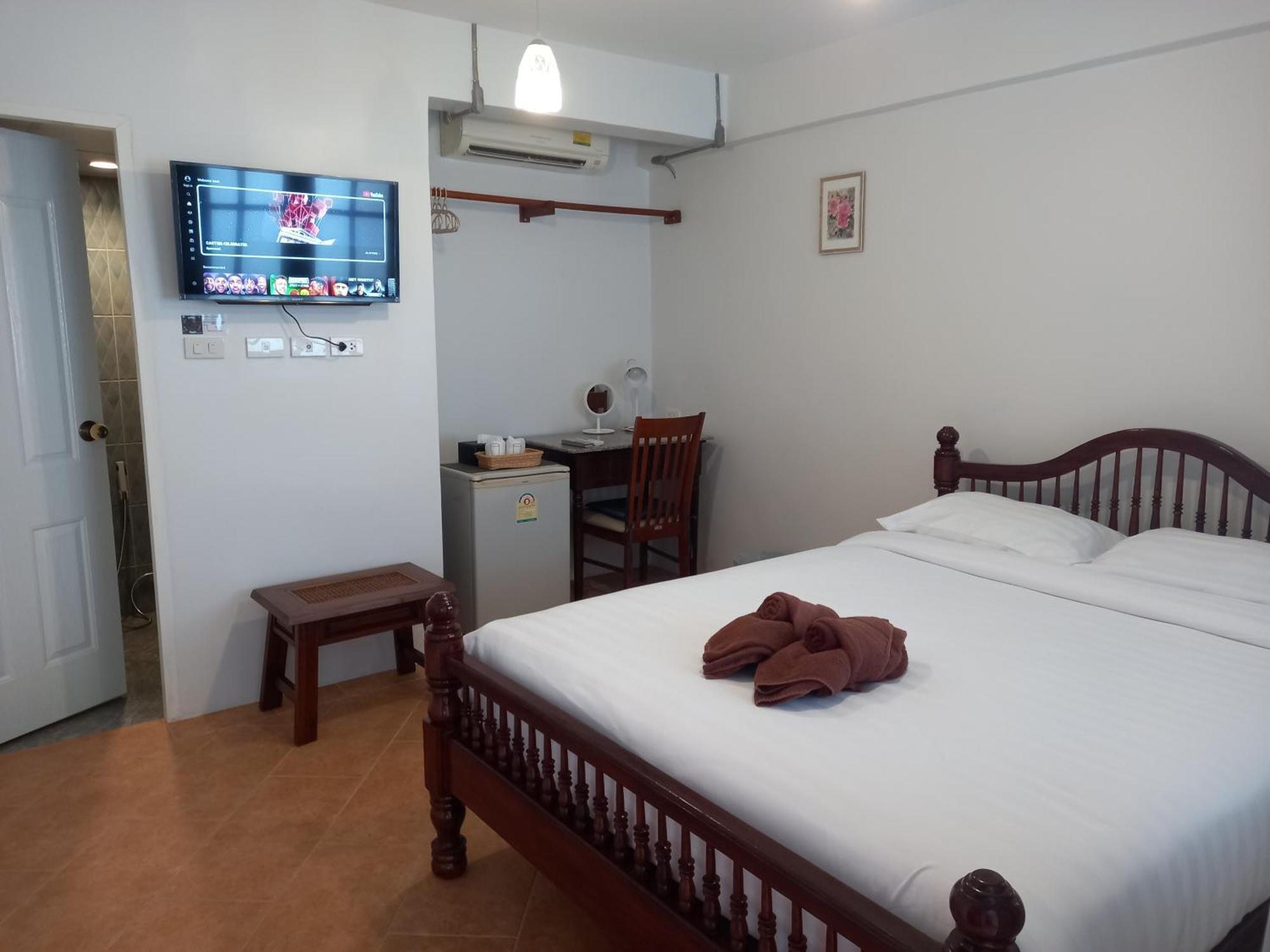 Valentier Cafe And Hotel Чиангмай Екстериор снимка