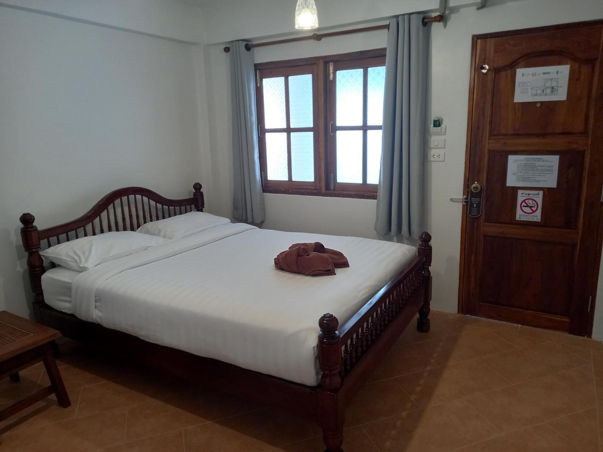 Valentier Cafe And Hotel Чиангмай Екстериор снимка
